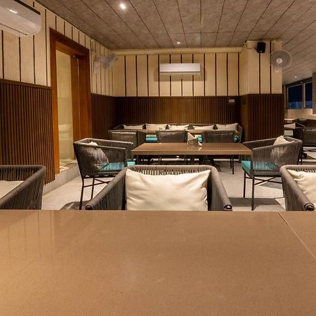 Hotel Bay Laurel Retreat Faridabad Exteriör bild
