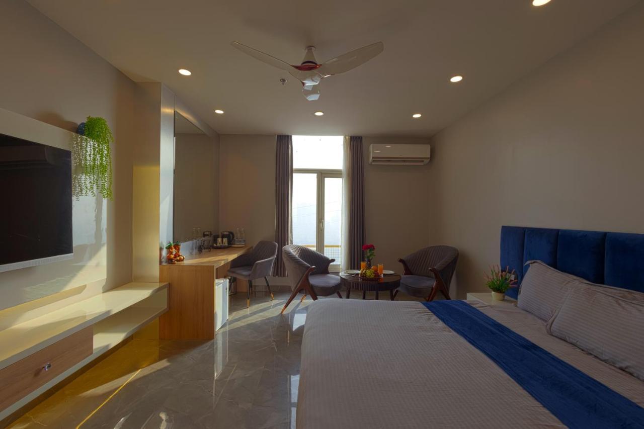 Hotel Bay Laurel Retreat Faridabad Exteriör bild