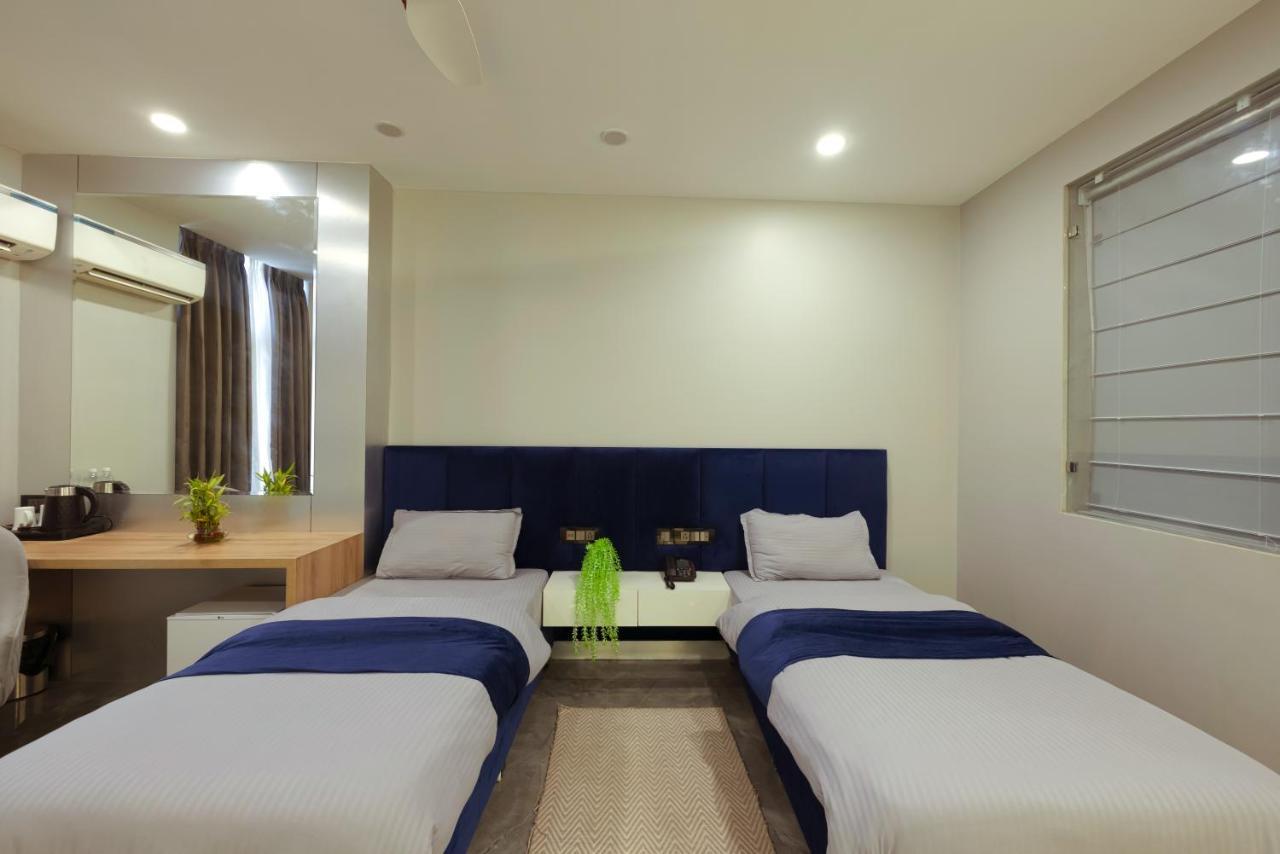 Hotel Bay Laurel Retreat Faridabad Exteriör bild