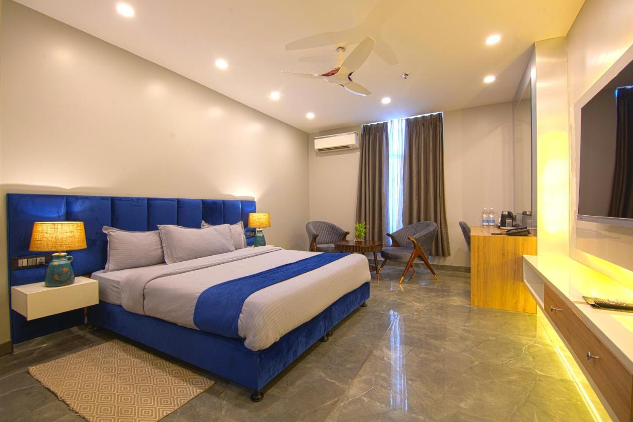 Hotel Bay Laurel Retreat Faridabad Exteriör bild